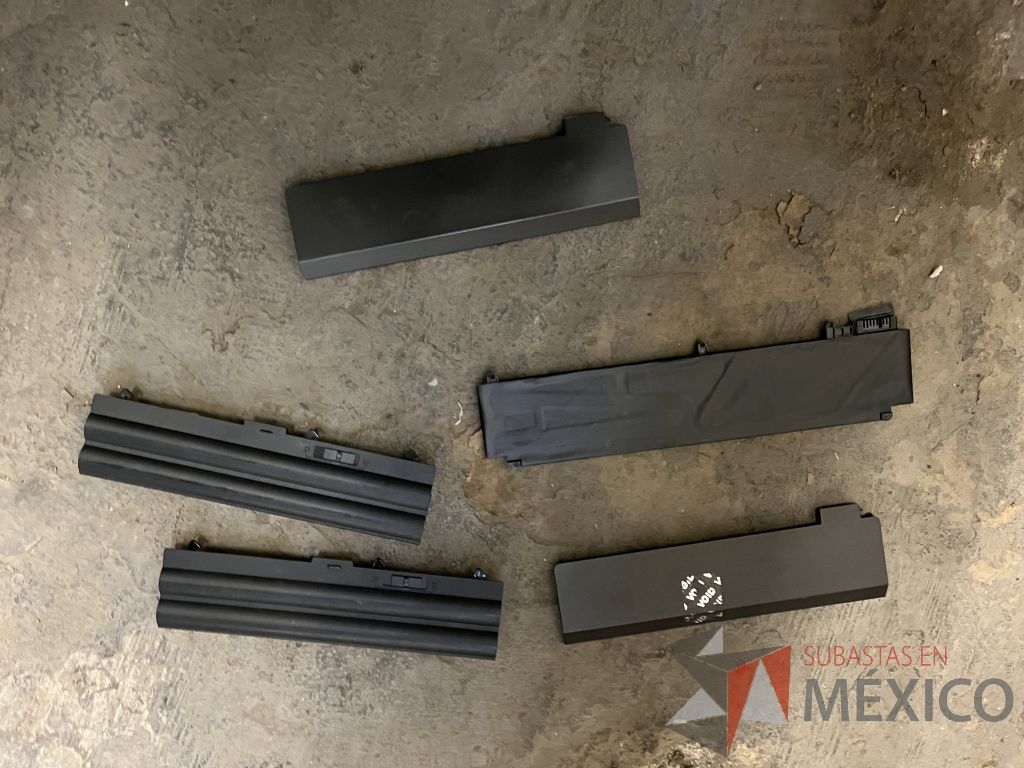 Lote 069 - 159 Baterías para laptop de diferentes modelos marca Lenovo - Imagen 10