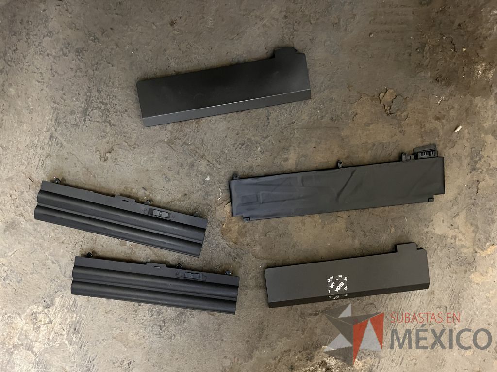 Lote 069 - 159 Baterías para laptop de diferentes modelos marca Lenovo - Imagen 12