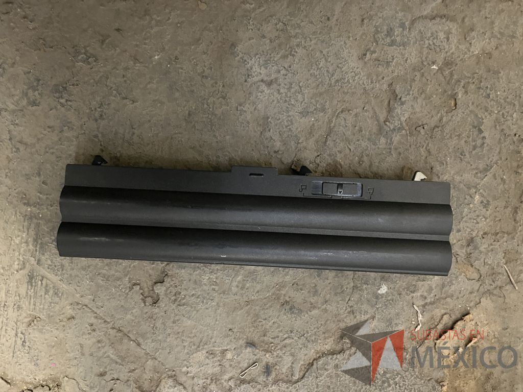 Lote 069 - 159 Baterías para laptop de diferentes modelos marca Lenovo - Imagen 9