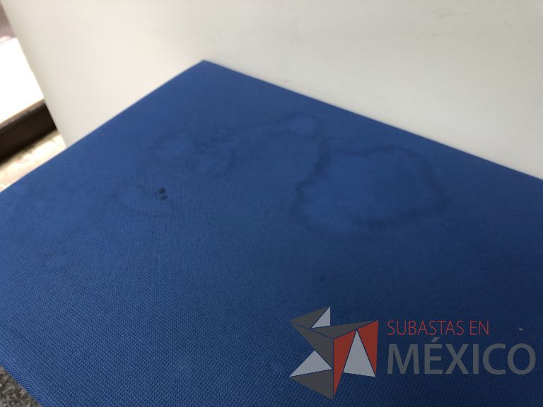 Lote 001 - Credenza con 2 cajones, 1 entrepaño y cojín superior color azul - Imagen 6