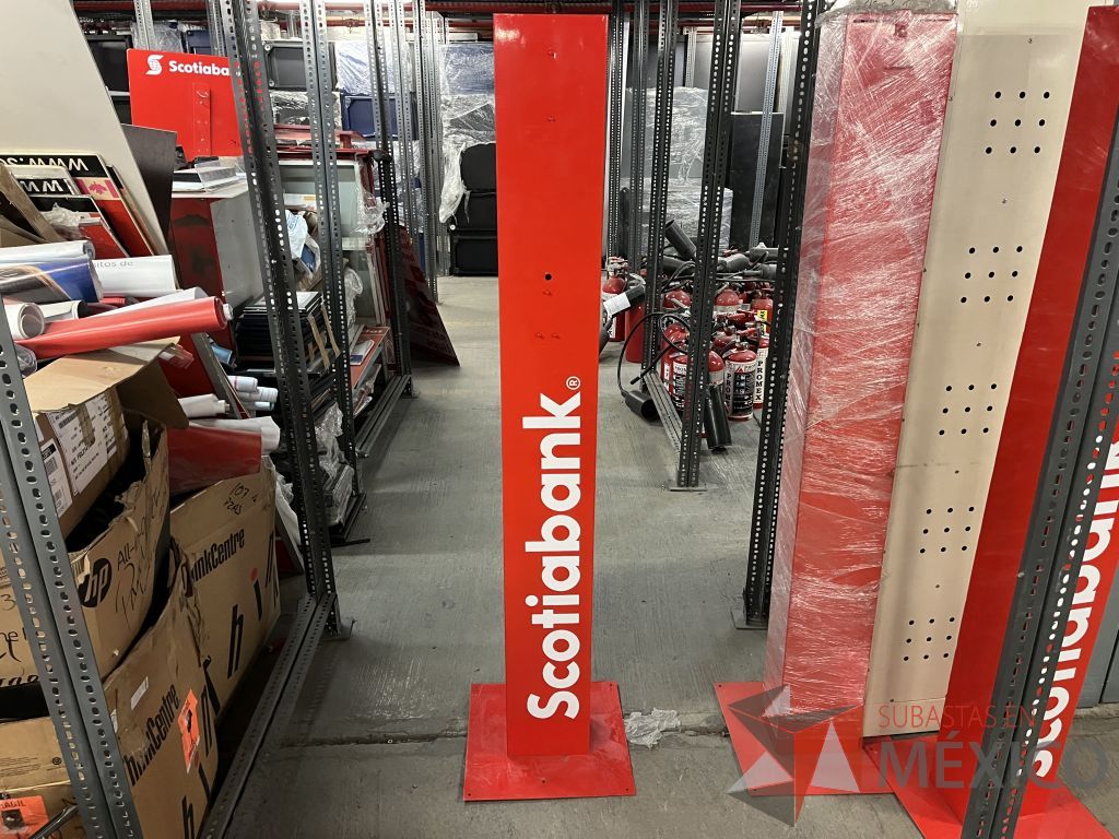 Lote 027 - Lote con 125 artículos (Porta pin pad, Sillas, Mesas de trabajo, Percheros) - Imagen 36
