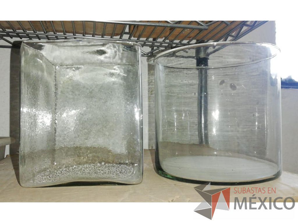 Lote 074 - 21 Floreros de cristal