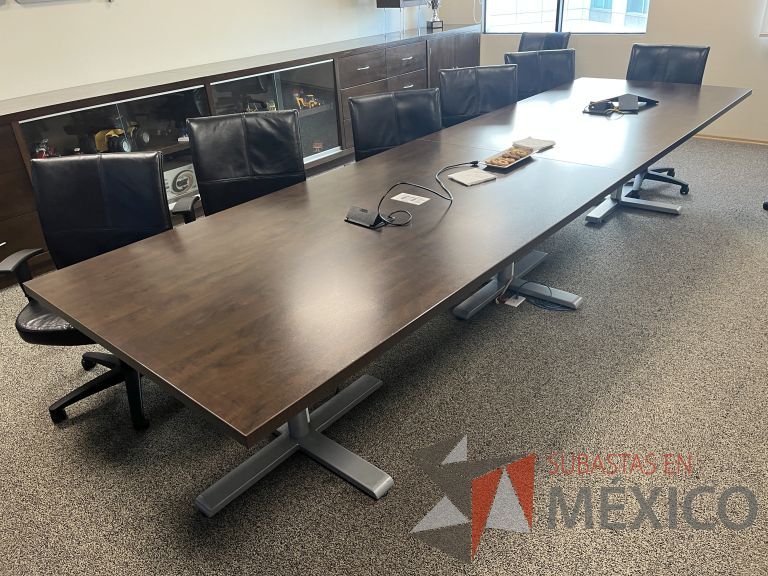 Lote 025 - Mesa de sala de juntas para 14 personas con base metálica y cubierta color café - Imagen 6