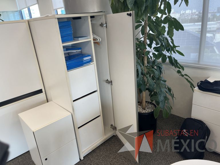 Lote 010 - Gabinete alto de 1 puerta con 3 cajones y 1 entrepaño color beige - Imagen 9
