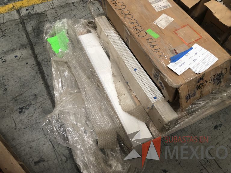 Lote 007 - 7227 Piezas de diferentes componentes (Paneles LED, Fuentes conmutadas, multicontactos, contacto dúplex, termofil, LED Panel, Fuentes de voltaje, etc.) - Imagen 109