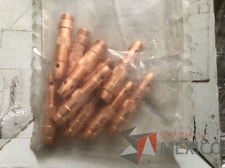 Lote 012 - 2470 Piezas de diferentes materiales (Terminal ojillos, barras de silicón, grano de esmeril, discos depredador, rollos de alambre, limas, bandas, brocas, tarrajas, vidrios, lijas, electrodos, cuchillas, entre otros) - Imagen 177