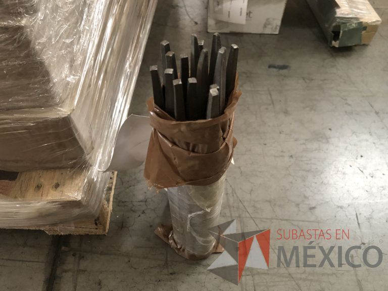 Lote 012 - 2470 Piezas de diferentes materiales (Terminal ojillos, barras de silicón, grano de esmeril, discos depredador, rollos de alambre, limas, bandas, brocas, tarrajas, vidrios, lijas, electrodos, cuchillas, entre otros) - Imagen 8