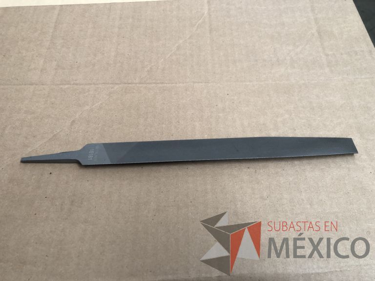 Lote 012 - 2470 Piezas de diferentes materiales (Terminal ojillos, barras de silicón, grano de esmeril, discos depredador, rollos de alambre, limas, bandas, brocas, tarrajas, vidrios, lijas, electrodos, cuchillas, entre otros) - Imagen 76