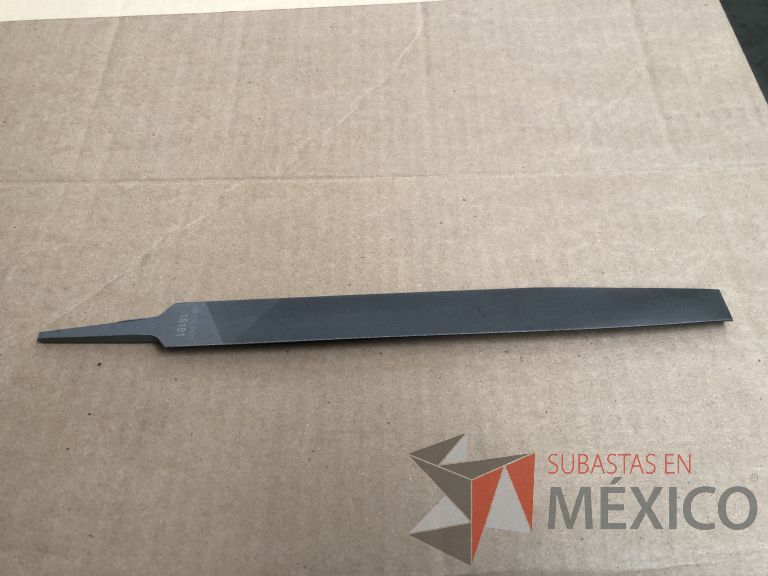 Lote 012 - 2470 Piezas de diferentes materiales (Terminal ojillos, barras de silicón, grano de esmeril, discos depredador, rollos de alambre, limas, bandas, brocas, tarrajas, vidrios, lijas, electrodos, cuchillas, entre otros) - Imagen 75