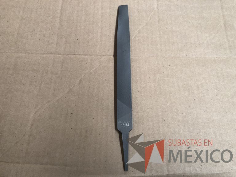 Lote 012 - 2470 Piezas de diferentes materiales (Terminal ojillos, barras de silicón, grano de esmeril, discos depredador, rollos de alambre, limas, bandas, brocas, tarrajas, vidrios, lijas, electrodos, cuchillas, entre otros) - Imagen 5