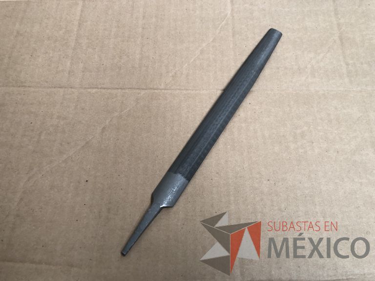 Lote 012 - 2470 Piezas de diferentes materiales (Terminal ojillos, barras de silicón, grano de esmeril, discos depredador, rollos de alambre, limas, bandas, brocas, tarrajas, vidrios, lijas, electrodos, cuchillas, entre otros) - Imagen 6