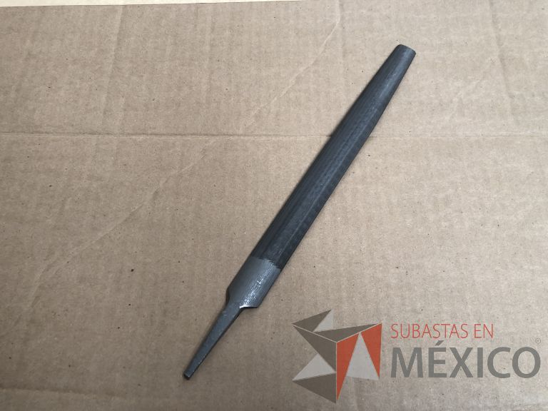 Lote 012 - 2470 Piezas de diferentes materiales (Terminal ojillos, barras de silicón, grano de esmeril, discos depredador, rollos de alambre, limas, bandas, brocas, tarrajas, vidrios, lijas, electrodos, cuchillas, entre otros) - Imagen 9
