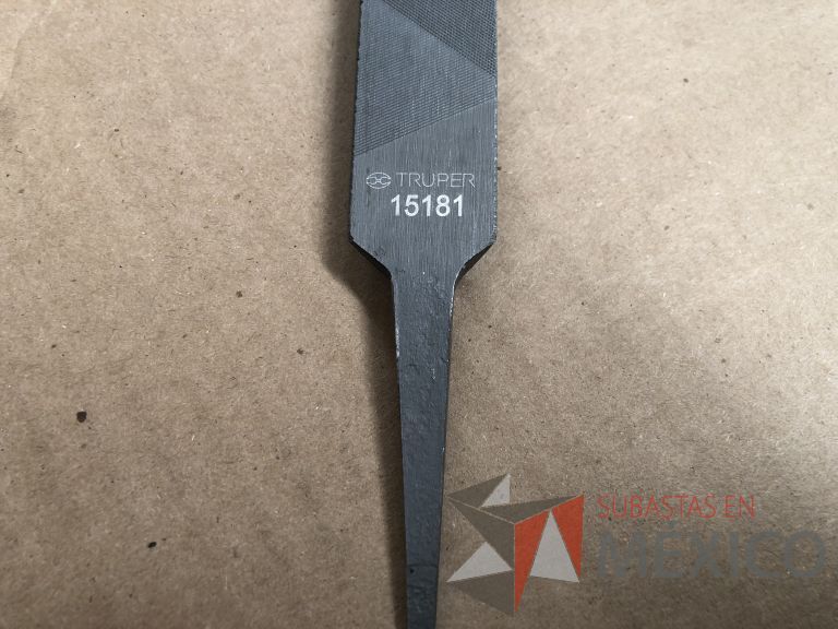 Lote 012 - 2470 Piezas de diferentes materiales (Terminal ojillos, barras de silicón, grano de esmeril, discos depredador, rollos de alambre, limas, bandas, brocas, tarrajas, vidrios, lijas, electrodos, cuchillas, entre otros) - Imagen 10