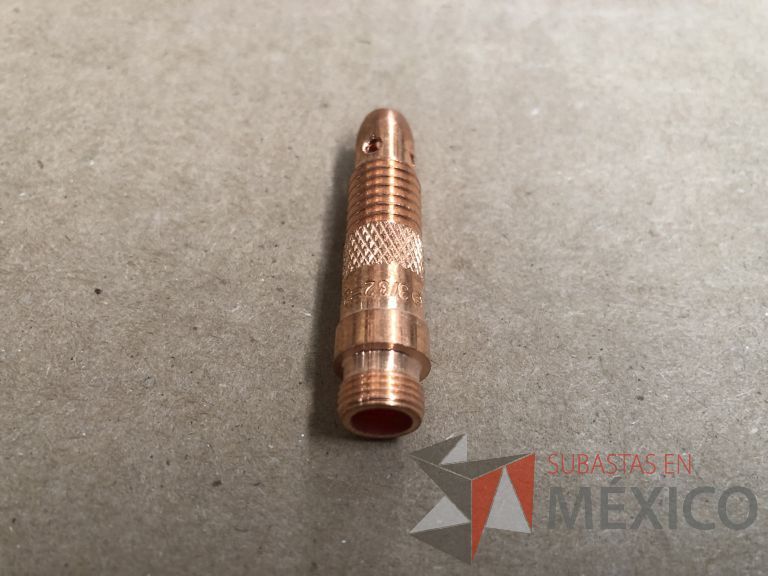 Lote 012 - 2470 Piezas de diferentes materiales (Terminal ojillos, barras de silicón, grano de esmeril, discos depredador, rollos de alambre, limas, bandas, brocas, tarrajas, vidrios, lijas, electrodos, cuchillas, entre otros) - Imagen 325