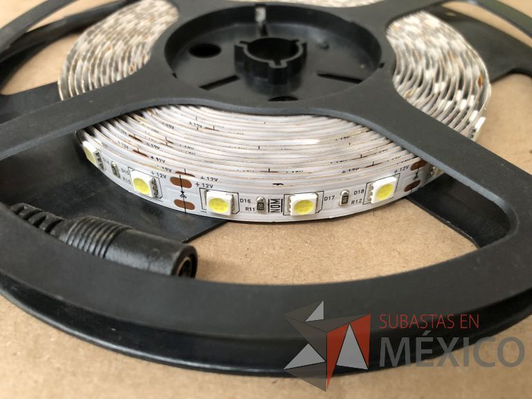 Lote 007 - 7227 Piezas de diferentes componentes (Paneles LED, Fuentes conmutadas, multicontactos, contacto dúplex, termofil, LED Panel, Fuentes de voltaje, etc.) - Imagen 8