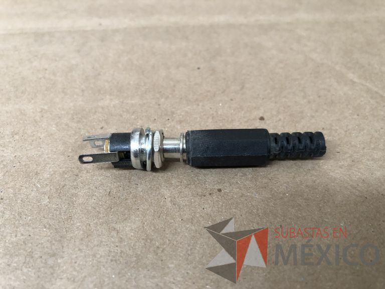 Lote 007 - 7227 Piezas de diferentes componentes (Paneles LED, Fuentes conmutadas, multicontactos, contacto dúplex, termofil, LED Panel, Fuentes de voltaje, etc.) - Imagen 203
