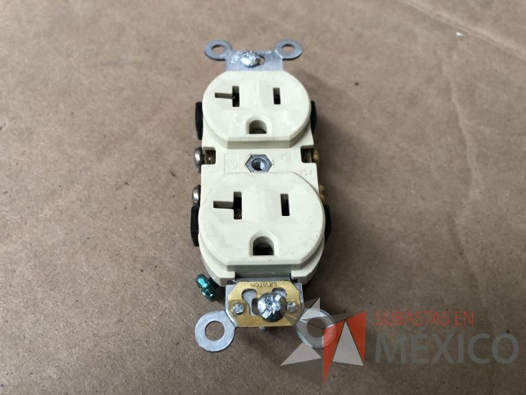 Lote 007 - 7227 Piezas de diferentes componentes (Paneles LED, Fuentes conmutadas, multicontactos, contacto dúplex, termofil, LED Panel, Fuentes de voltaje, etc.) - Imagen 36