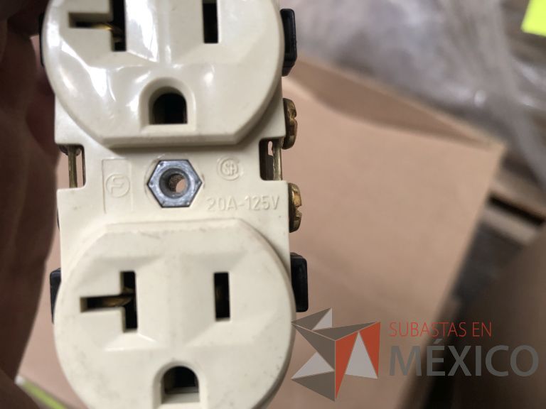 Lote 007 - 7227 Piezas de diferentes componentes (Paneles LED, Fuentes conmutadas, multicontactos, contacto dúplex, termofil, LED Panel, Fuentes de voltaje, etc.) - Imagen 33