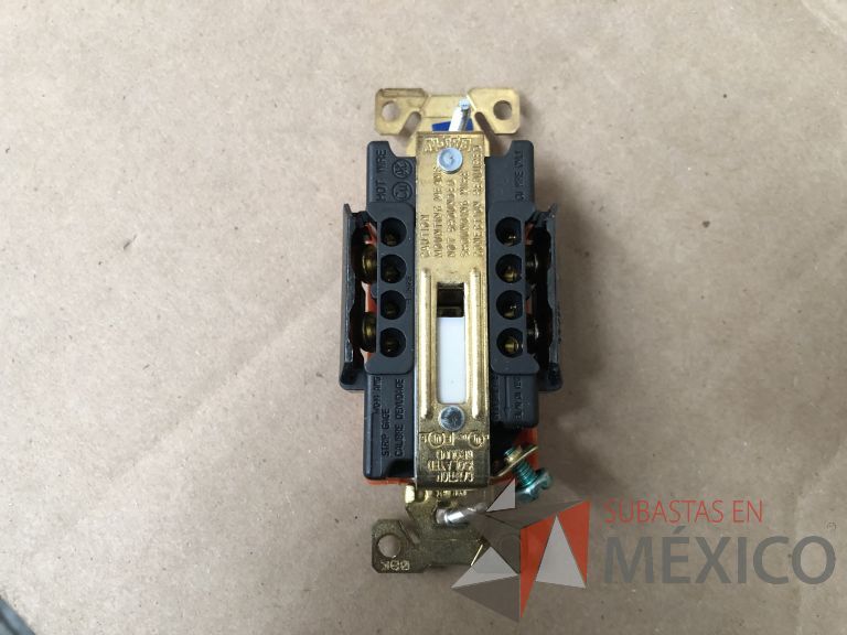 Lote 007 - 7227 Piezas de diferentes componentes (Paneles LED, Fuentes conmutadas, multicontactos, contacto dúplex, termofil, LED Panel, Fuentes de voltaje, etc.) - Imagen 215