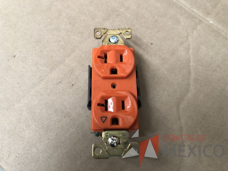 Lote 007 - 7227 Piezas de diferentes componentes (Paneles LED, Fuentes conmutadas, multicontactos, contacto dúplex, termofil, LED Panel, Fuentes de voltaje, etc.) - Imagen 279