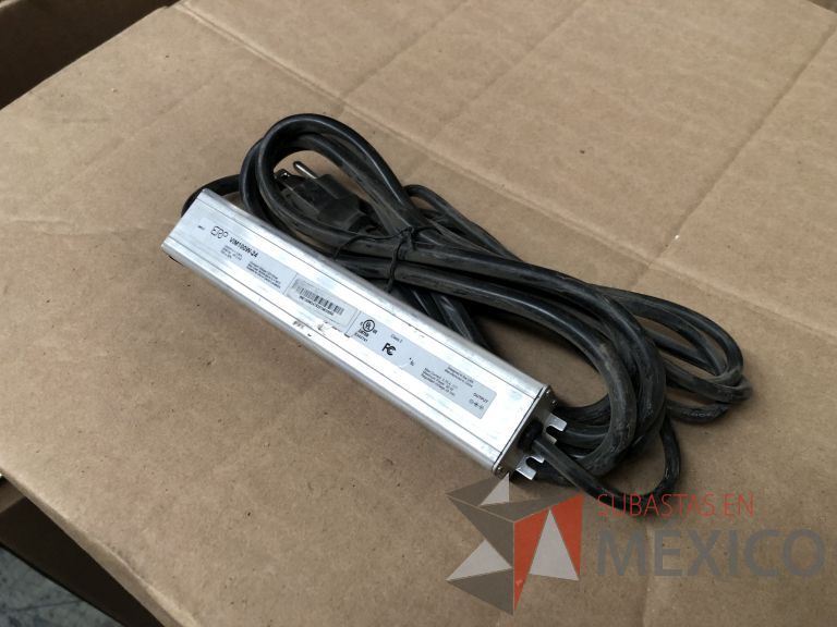 Lote 007 - 7227 Piezas de diferentes componentes (Paneles LED, Fuentes conmutadas, multicontactos, contacto dúplex, termofil, LED Panel, Fuentes de voltaje, etc.) - Imagen 74