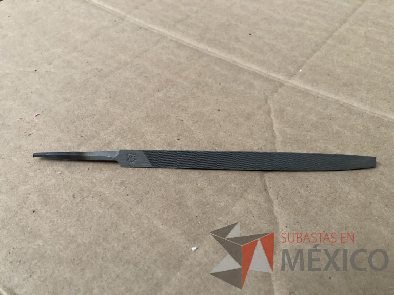 Lote 012 - 2470 Piezas de diferentes materiales (Terminal ojillos, barras de silicón, grano de esmeril, discos depredador, rollos de alambre, limas, bandas, brocas, tarrajas, vidrios, lijas, electrodos, cuchillas, entre otros) - Imagen 33