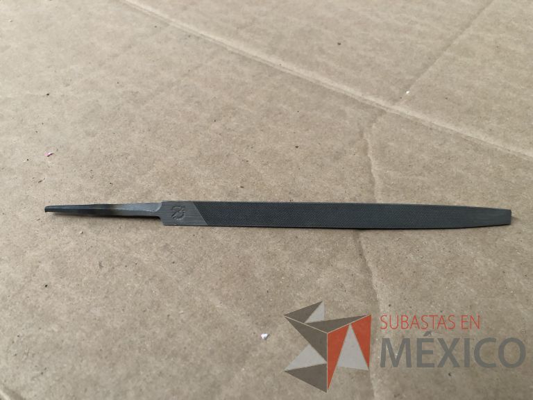 Lote 012 - 2470 Piezas de diferentes materiales (Terminal ojillos, barras de silicón, grano de esmeril, discos depredador, rollos de alambre, limas, bandas, brocas, tarrajas, vidrios, lijas, electrodos, cuchillas, entre otros) - Imagen 34