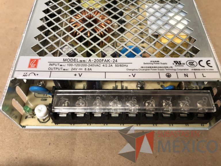 Lote 007 - 7227 Piezas de diferentes componentes (Paneles LED, Fuentes conmutadas, multicontactos, contacto dúplex, termofil, LED Panel, Fuentes de voltaje, etc.)
