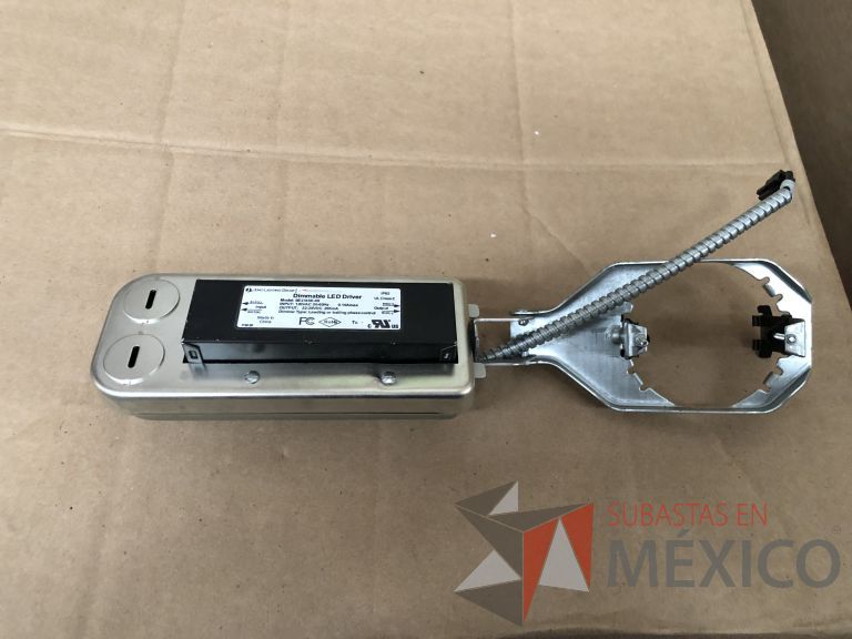 Lote 007 - 7227 Piezas de diferentes componentes (Paneles LED, Fuentes conmutadas, multicontactos, contacto dúplex, termofil, LED Panel, Fuentes de voltaje, etc.) - Imagen 62