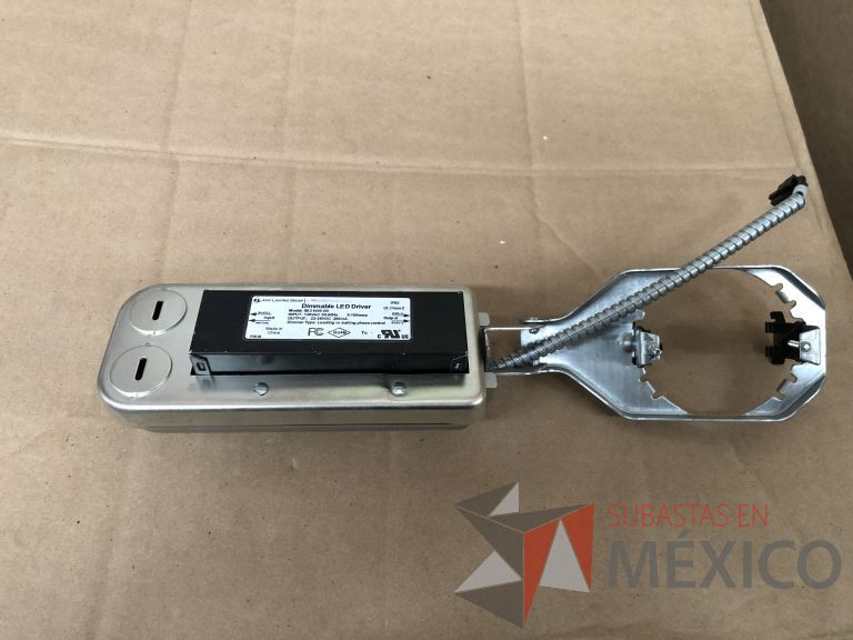 Lote 007 - 7227 Piezas de diferentes componentes (Paneles LED, Fuentes conmutadas, multicontactos, contacto dúplex, termofil, LED Panel, Fuentes de voltaje, etc.) - Imagen 60