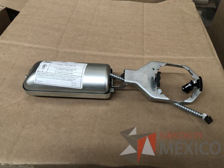 Lote 007 - 7227 Piezas de diferentes componentes (Paneles LED, Fuentes conmutadas, multicontactos, contacto dúplex, termofil, LED Panel, Fuentes de voltaje, etc.) - Imagen 63