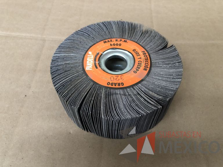 Lote 012 - 2470 Piezas de diferentes materiales (Terminal ojillos, barras de silicón, grano de esmeril, discos depredador, rollos de alambre, limas, bandas, brocas, tarrajas, vidrios, lijas, electrodos, cuchillas, entre otros) - Imagen 77