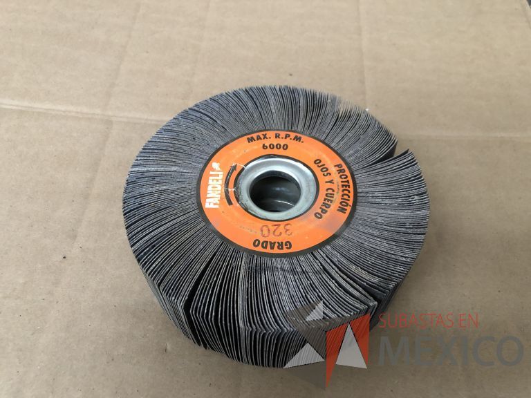 Lote 012 - 2470 Piezas de diferentes materiales (Terminal ojillos, barras de silicón, grano de esmeril, discos depredador, rollos de alambre, limas, bandas, brocas, tarrajas, vidrios, lijas, electrodos, cuchillas, entre otros) - Imagen 83