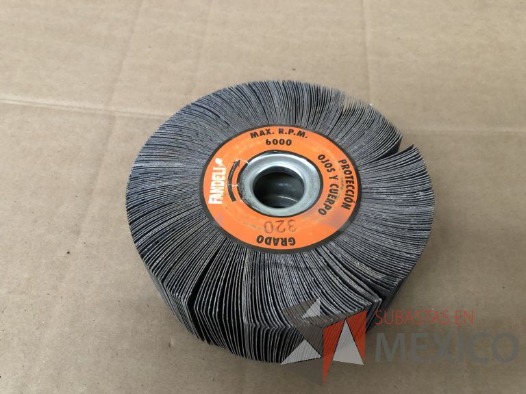 Lote 012 - 2470 Piezas de diferentes materiales (Terminal ojillos, barras de silicón, grano de esmeril, discos depredador, rollos de alambre, limas, bandas, brocas, tarrajas, vidrios, lijas, electrodos, cuchillas, entre otros) - Imagen 81