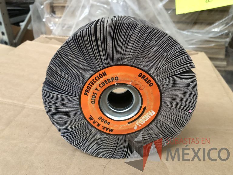 Lote 012 - 2470 Piezas de diferentes materiales (Terminal ojillos, barras de silicón, grano de esmeril, discos depredador, rollos de alambre, limas, bandas, brocas, tarrajas, vidrios, lijas, electrodos, cuchillas, entre otros) - Imagen 78