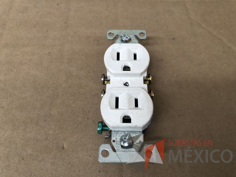 Lote 007 - 7227 Piezas de diferentes componentes (Paneles LED, Fuentes conmutadas, multicontactos, contacto dúplex, termofil, LED Panel, Fuentes de voltaje, etc.) - Imagen 89