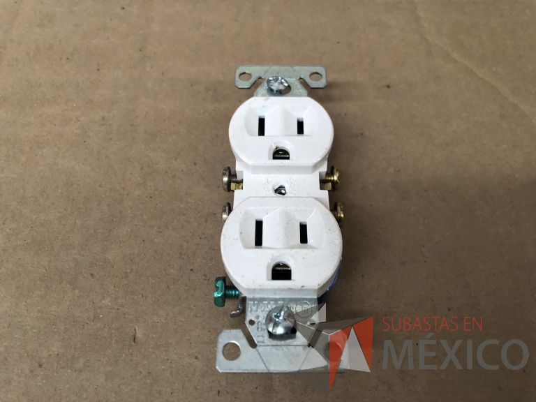 Lote 007 - 7227 Piezas de diferentes componentes (Paneles LED, Fuentes conmutadas, multicontactos, contacto dúplex, termofil, LED Panel, Fuentes de voltaje, etc.) - Imagen 140
