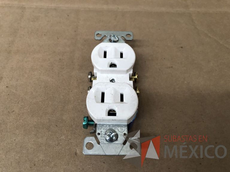 Lote 007 - 7227 Piezas de diferentes componentes (Paneles LED, Fuentes conmutadas, multicontactos, contacto dúplex, termofil, LED Panel, Fuentes de voltaje, etc.) - Imagen 84