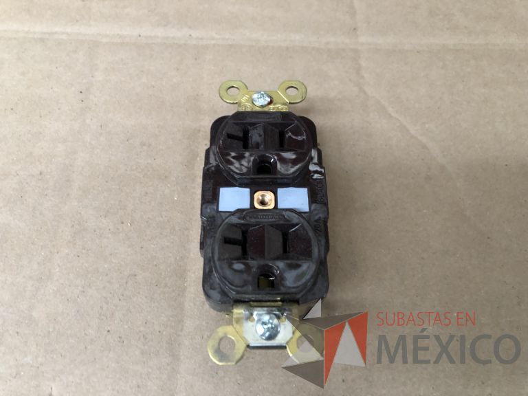 Lote 007 - 7227 Piezas de diferentes componentes (Paneles LED, Fuentes conmutadas, multicontactos, contacto dúplex, termofil, LED Panel, Fuentes de voltaje, etc.) - Imagen 88