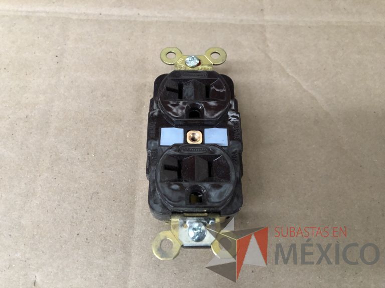 Lote 007 - 7227 Piezas de diferentes componentes (Paneles LED, Fuentes conmutadas, multicontactos, contacto dúplex, termofil, LED Panel, Fuentes de voltaje, etc.) - Imagen 163