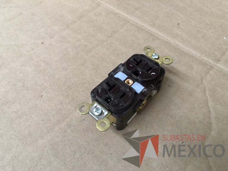 Lote 007 - 7227 Piezas de diferentes componentes (Paneles LED, Fuentes conmutadas, multicontactos, contacto dúplex, termofil, LED Panel, Fuentes de voltaje, etc.) - Imagen 164