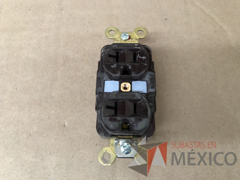 Lote 007 - 7227 Piezas de diferentes componentes (Paneles LED, Fuentes conmutadas, multicontactos, contacto dúplex, termofil, LED Panel, Fuentes de voltaje, etc.) - Imagen 162