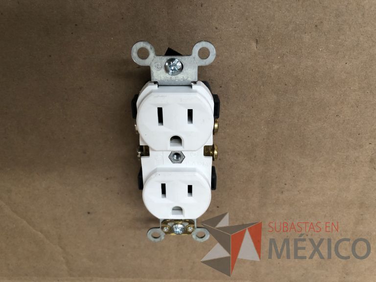 Lote 007 - 7227 Piezas de diferentes componentes (Paneles LED, Fuentes conmutadas, multicontactos, contacto dúplex, termofil, LED Panel, Fuentes de voltaje, etc.) - Imagen 173