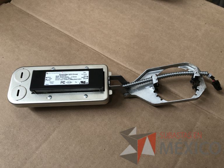 Lote 007 - 7227 Piezas de diferentes componentes (Paneles LED, Fuentes conmutadas, multicontactos, contacto dúplex, termofil, LED Panel, Fuentes de voltaje, etc.) - Imagen 150