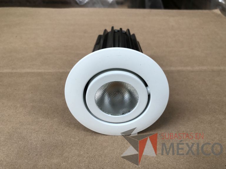 Lote 007 - 7227 Piezas de diferentes componentes (Paneles LED, Fuentes conmutadas, multicontactos, contacto dúplex, termofil, LED Panel, Fuentes de voltaje, etc.) - Imagen 168