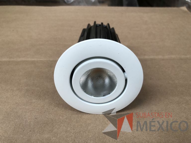 Lote 007 - 7227 Piezas de diferentes componentes (Paneles LED, Fuentes conmutadas, multicontactos, contacto dúplex, termofil, LED Panel, Fuentes de voltaje, etc.) - Imagen 138