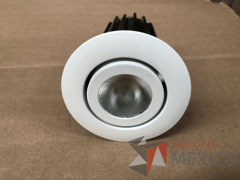 Lote 007 - 7227 Piezas de diferentes componentes (Paneles LED, Fuentes conmutadas, multicontactos, contacto dúplex, termofil, LED Panel, Fuentes de voltaje, etc.) - Imagen 171