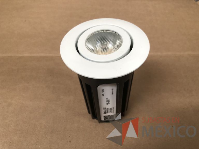 Lote 007 - 7227 Piezas de diferentes componentes (Paneles LED, Fuentes conmutadas, multicontactos, contacto dúplex, termofil, LED Panel, Fuentes de voltaje, etc.) - Imagen 137
