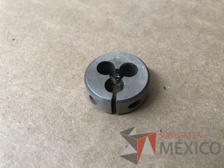 Lote 012 - 2470 Piezas de diferentes materiales (Terminal ojillos, barras de silicón, grano de esmeril, discos depredador, rollos de alambre, limas, bandas, brocas, tarrajas, vidrios, lijas, electrodos, cuchillas, entre otros) - Imagen 79