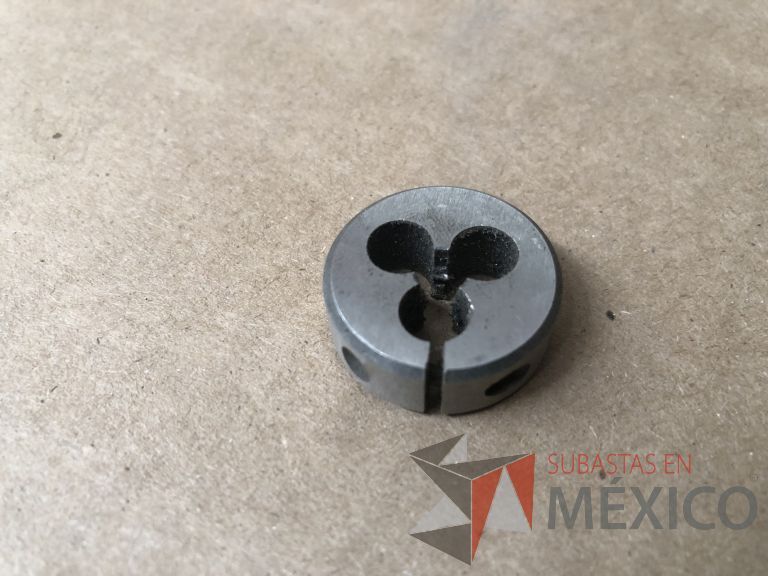 Lote 012 - 2470 Piezas de diferentes materiales (Terminal ojillos, barras de silicón, grano de esmeril, discos depredador, rollos de alambre, limas, bandas, brocas, tarrajas, vidrios, lijas, electrodos, cuchillas, entre otros) - Imagen 80